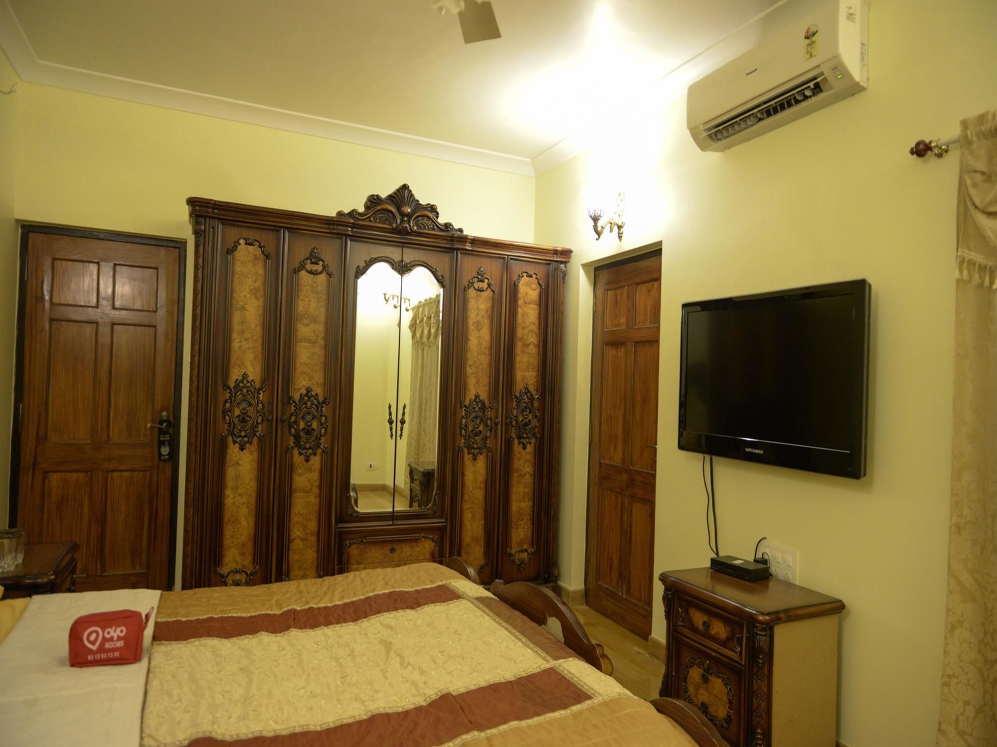 Фото Stone Wood River Front