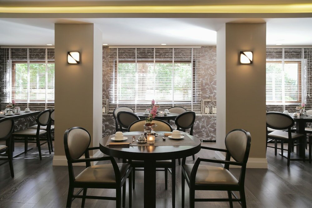 Фото The Y Hotel