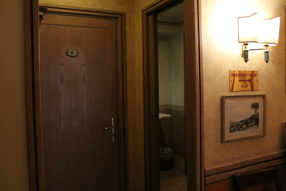 Фото Hotel Pomezia