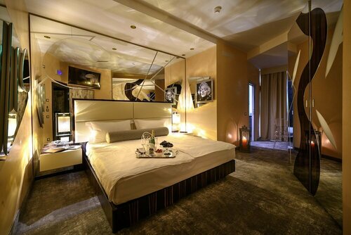 Внешний вид отеля Hotel Corona в Тирано, фото 5