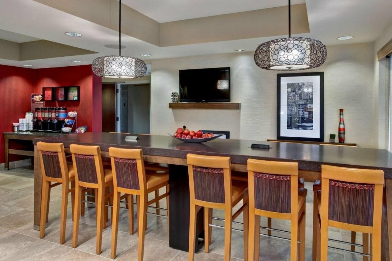 Фото Hampton Inn West Des Moines Lake Drive