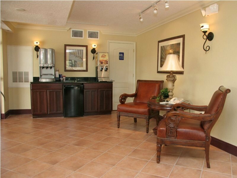 Фото Days Inn by Wyndham Kissimmee West