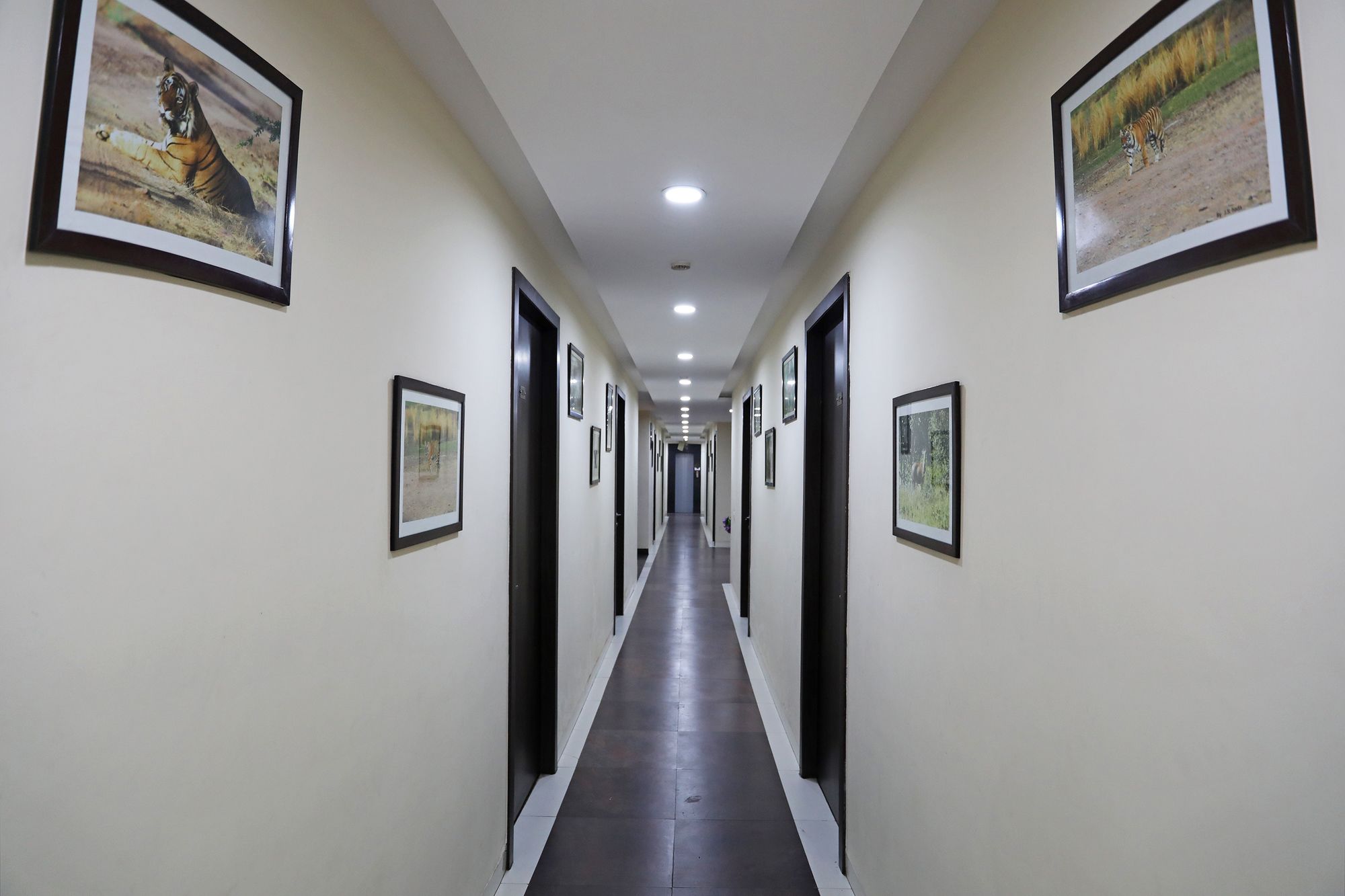 Фото Hotel Flowers Inn