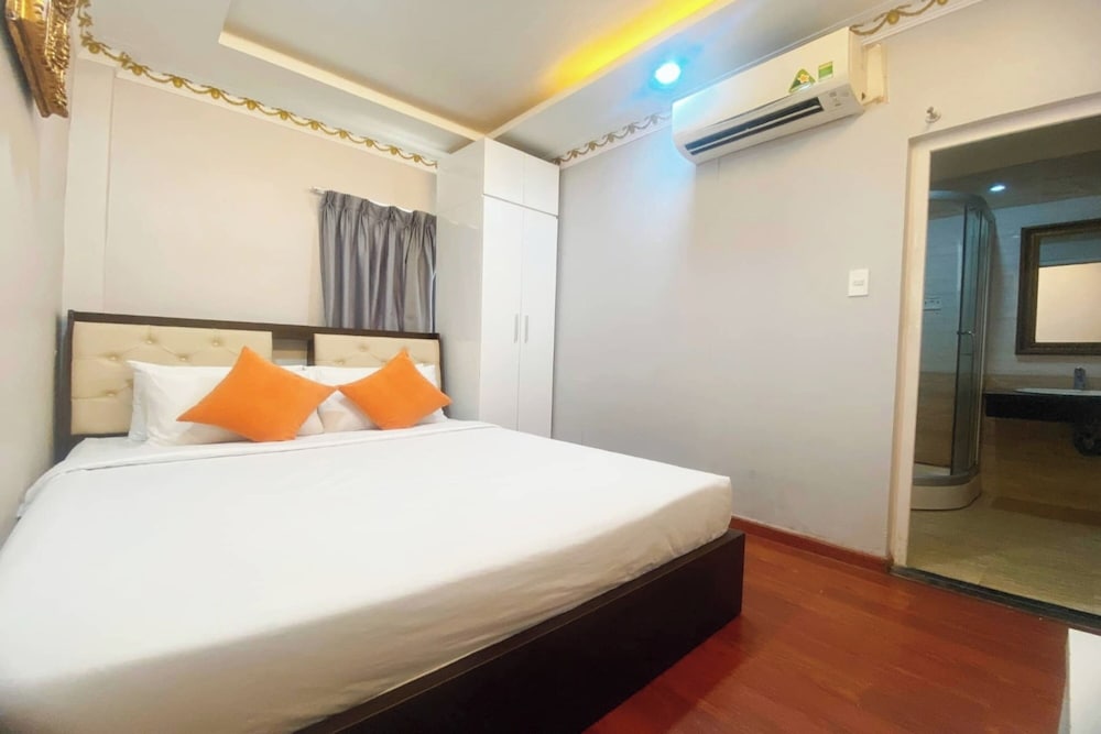 Фото Crowne Bui Vien Hotel