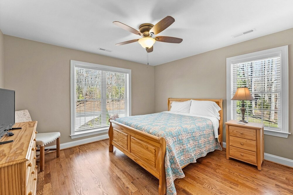 Фото Lake Living by Avantstay Sleeps 22 + Dock, Pool