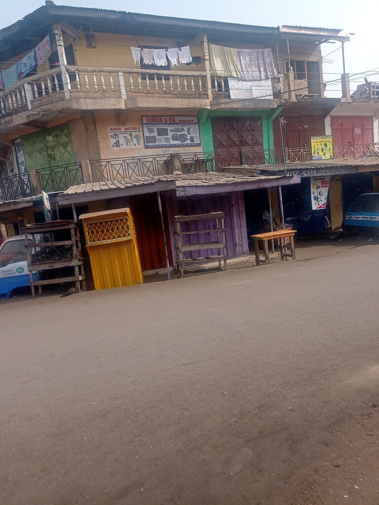 Auto parts and auto goods store Siasia&Co Ent, Accra, photo