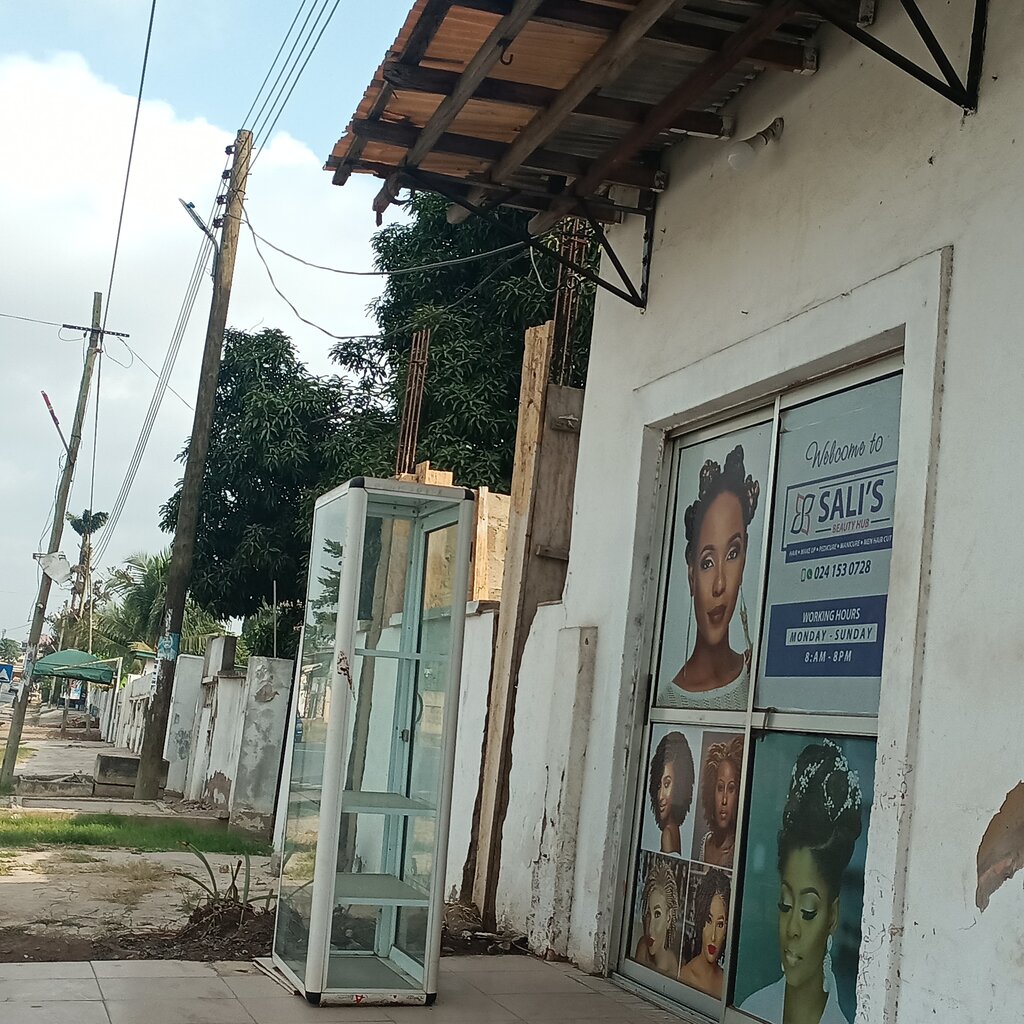 Beauty salon Sali's, Accra, photo
