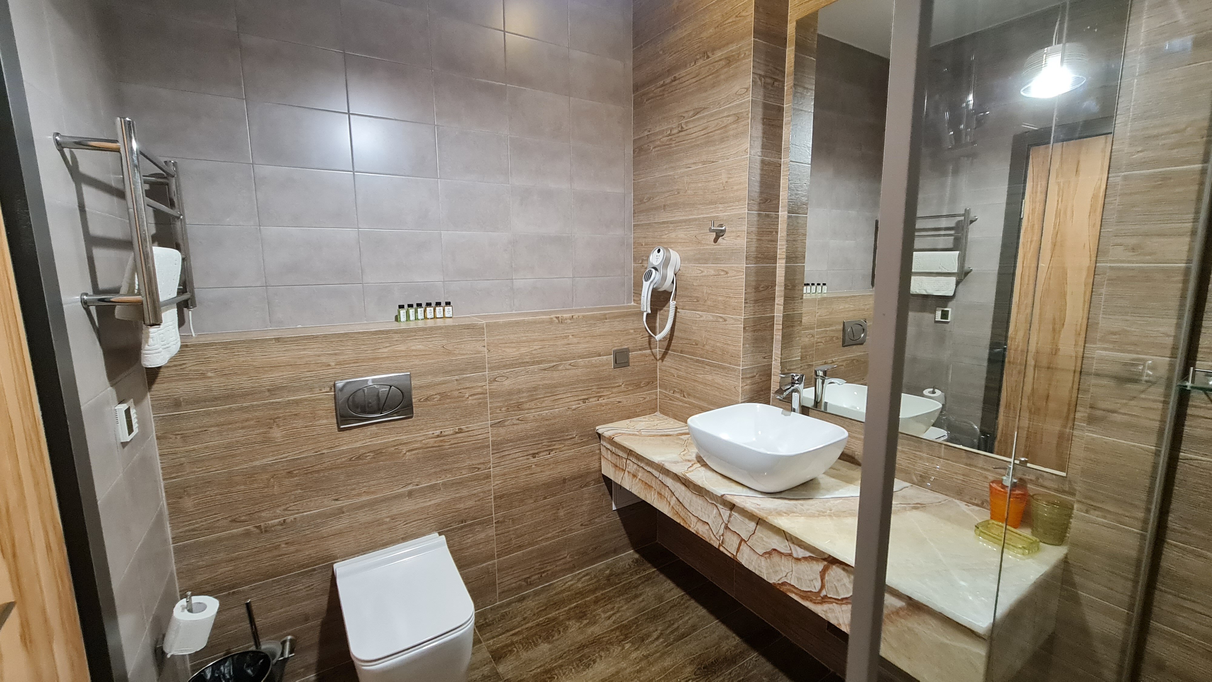 Фото Abaash Hotel Afon