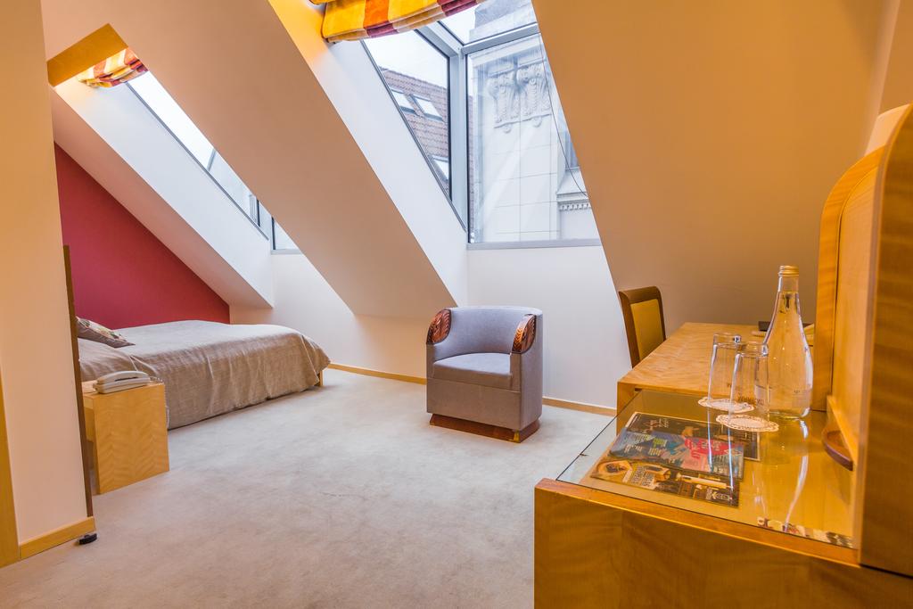 Фото Royal Square Hotel & Suites