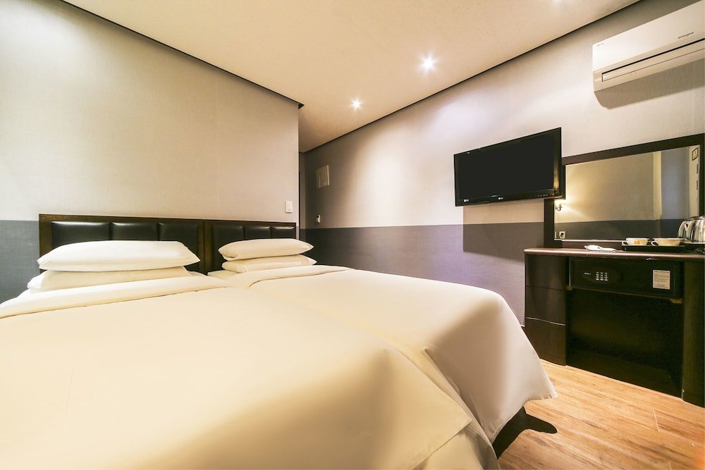 Фото Friendly DH Naissance Hotel