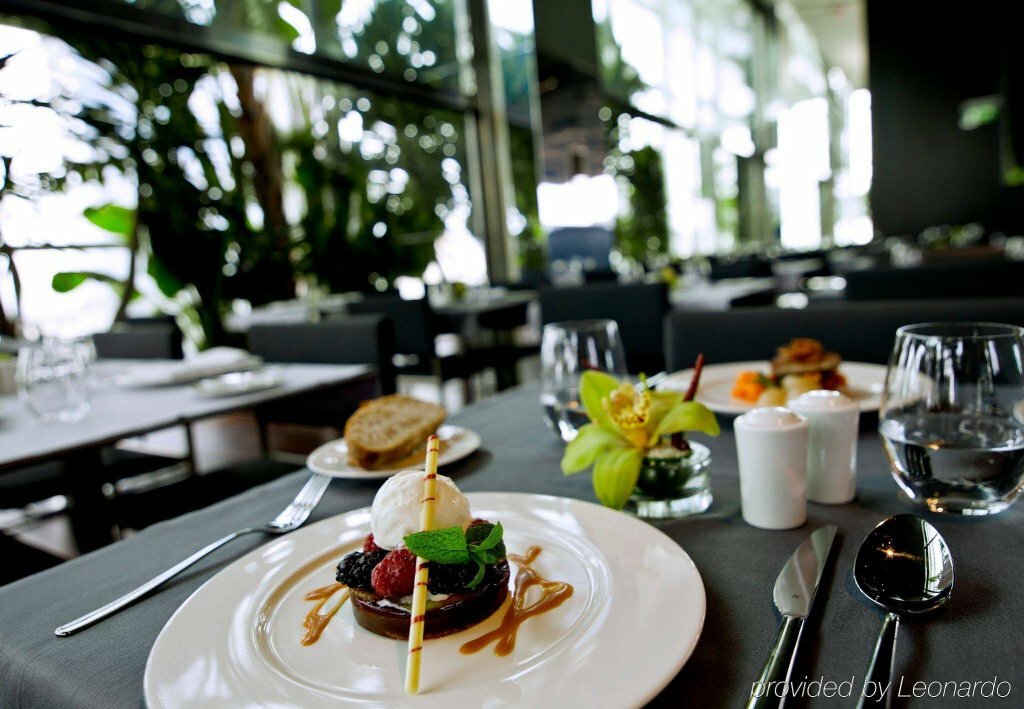 Фото Renaissance Barcelona Fira Hotel