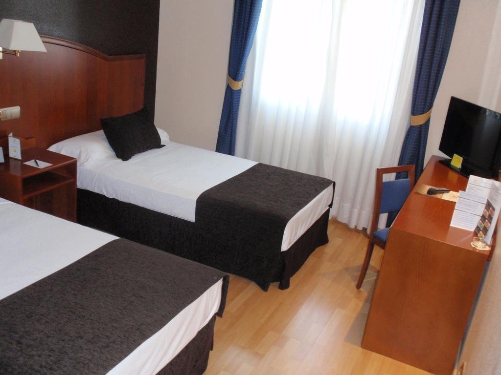 Фото Hotel Ponferrada Plaza