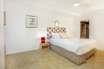 Фото Melbourne Holiday Apartments Flinders Wharf