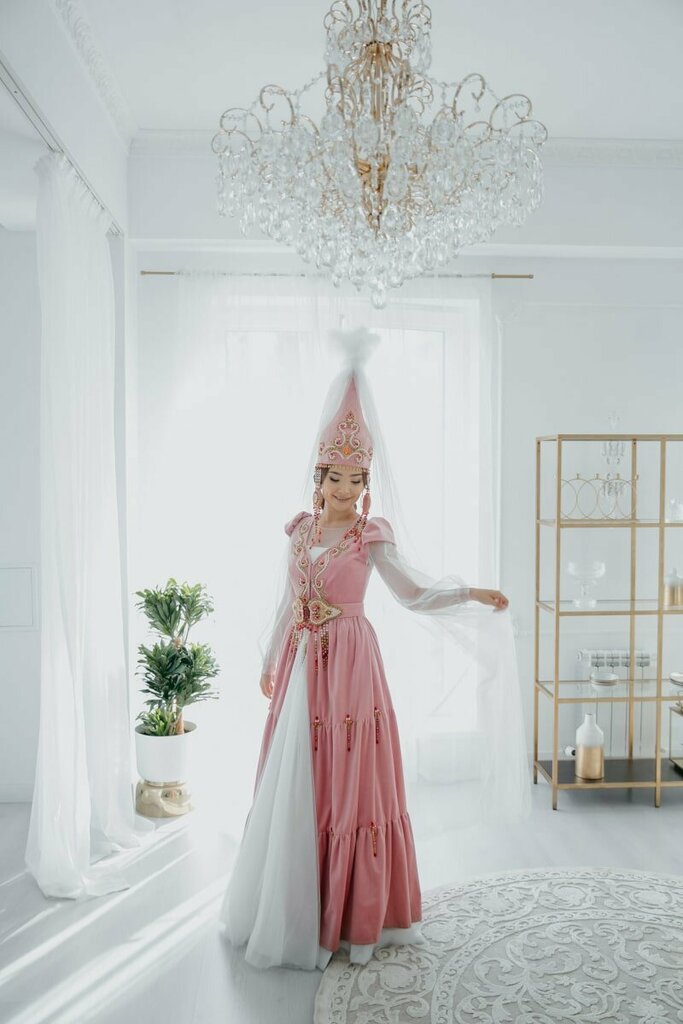 Салон вечерней одежды ApoltiStore, Алматы, фото