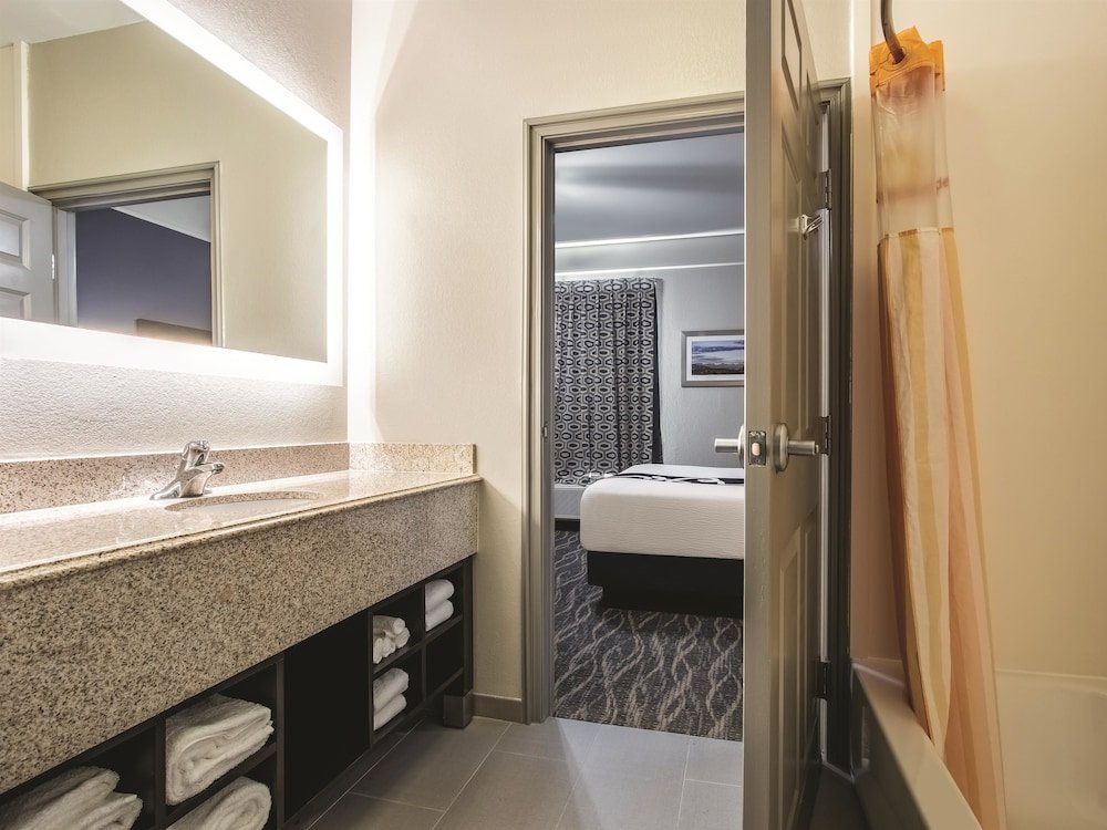 Фото La Quinta Inn & Suites by Wyndham Phoenix I-10 West