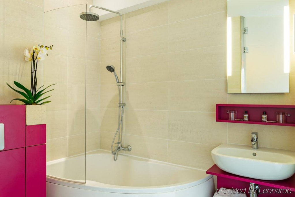 Фото Le Pere Leon Hotel