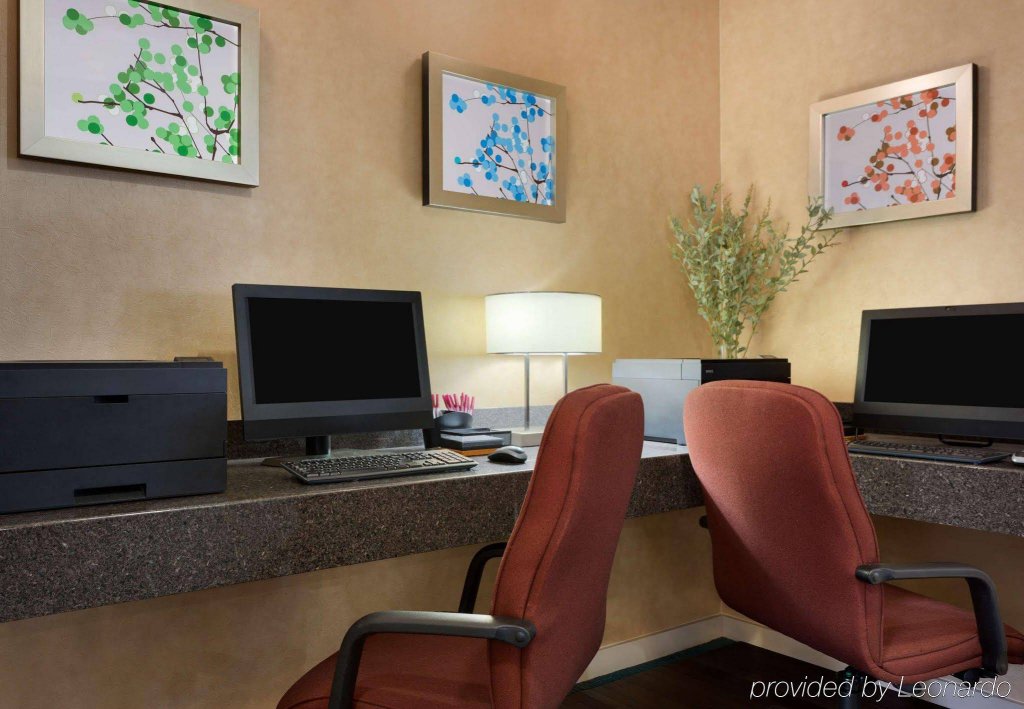 Фото Residence Inn Houston The Woodlands Lake Front Circle