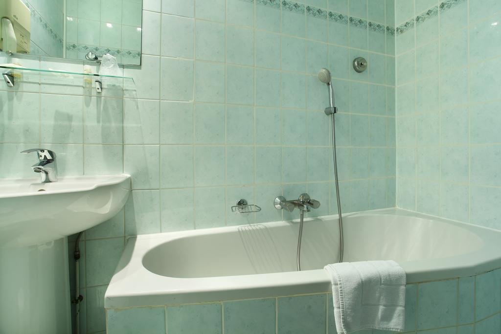 Фото Hotel Des Carmes