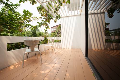 Фото Nern Chalet Beachfront Hotel