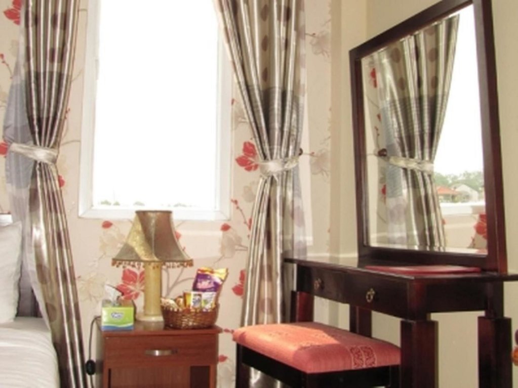 Фото Sunflowers Hotel