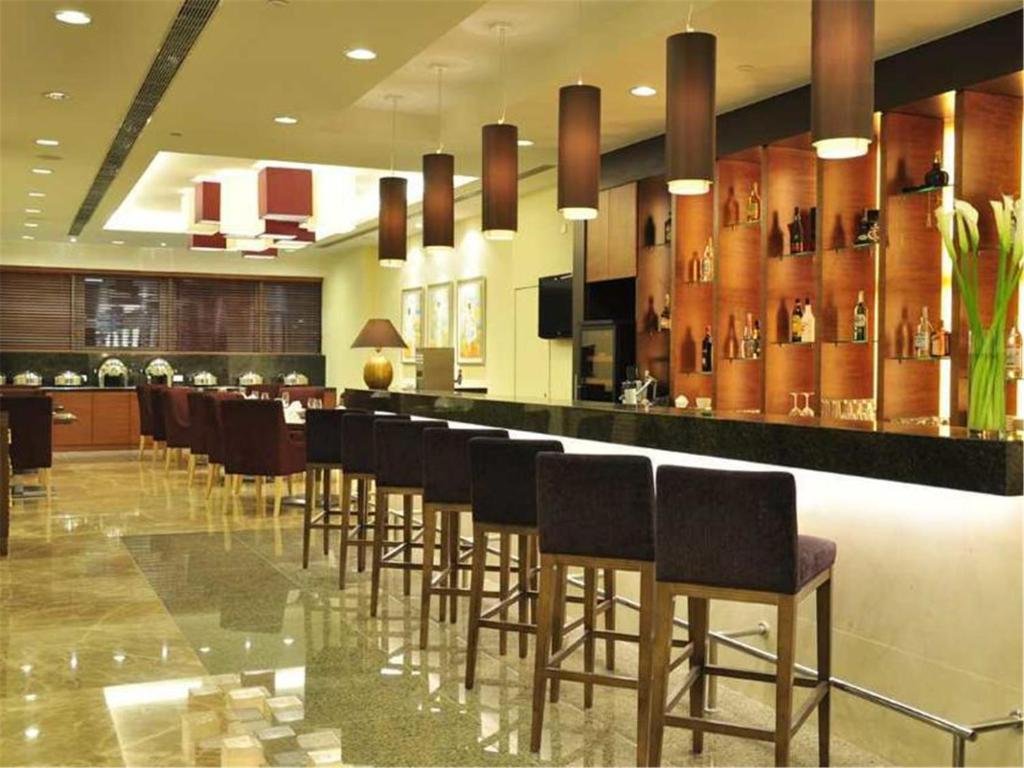 Фото Oakwood Residence Shanghai