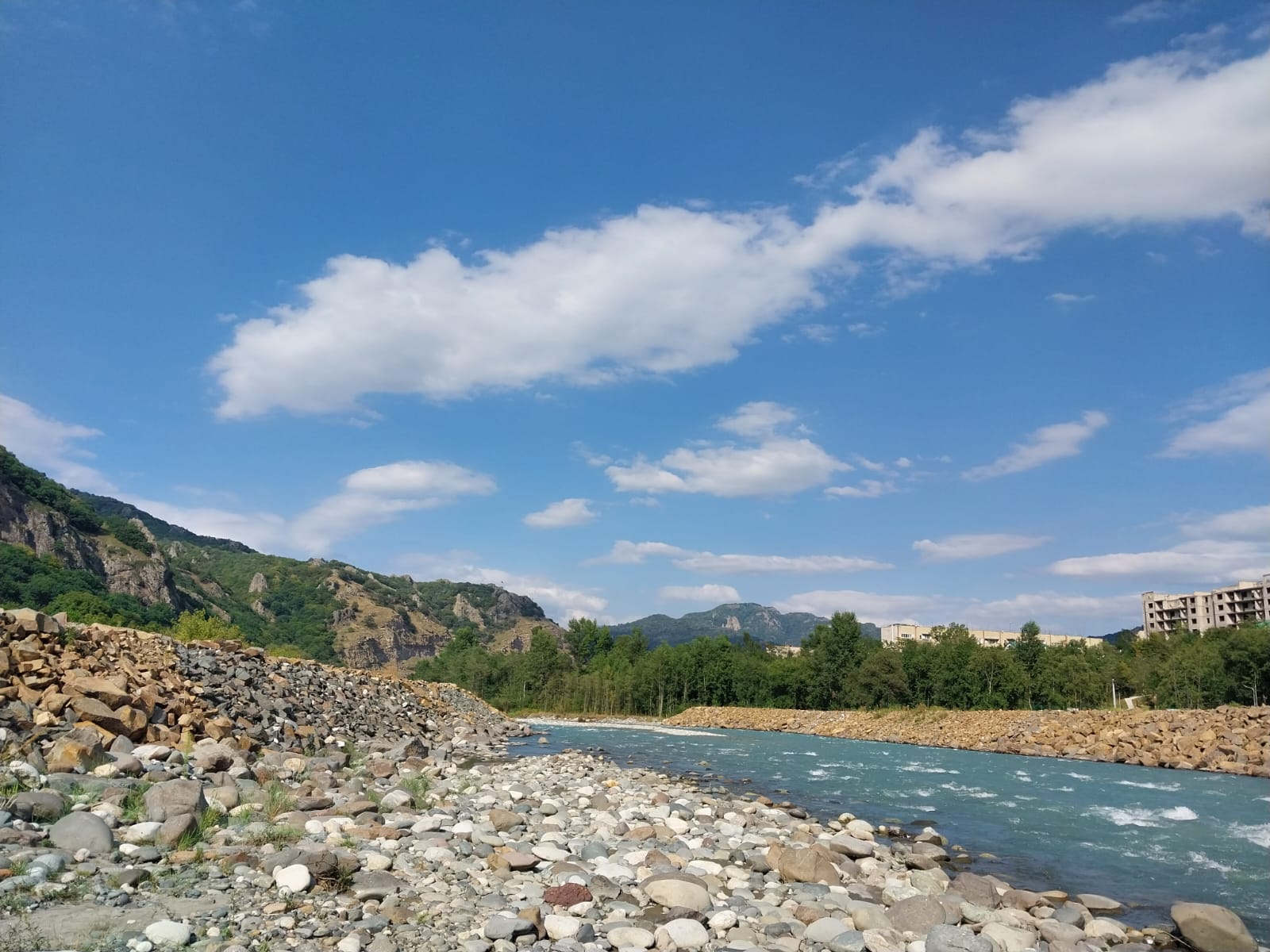 Фото Дом у реки