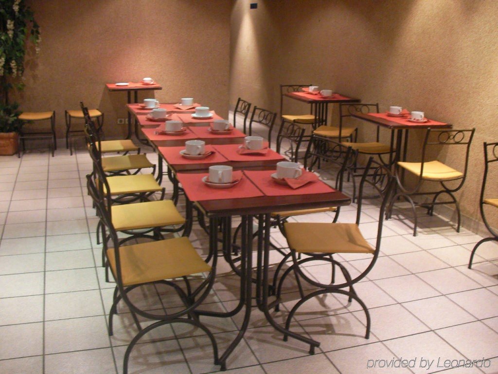 Фото Hotel Espace Champerret