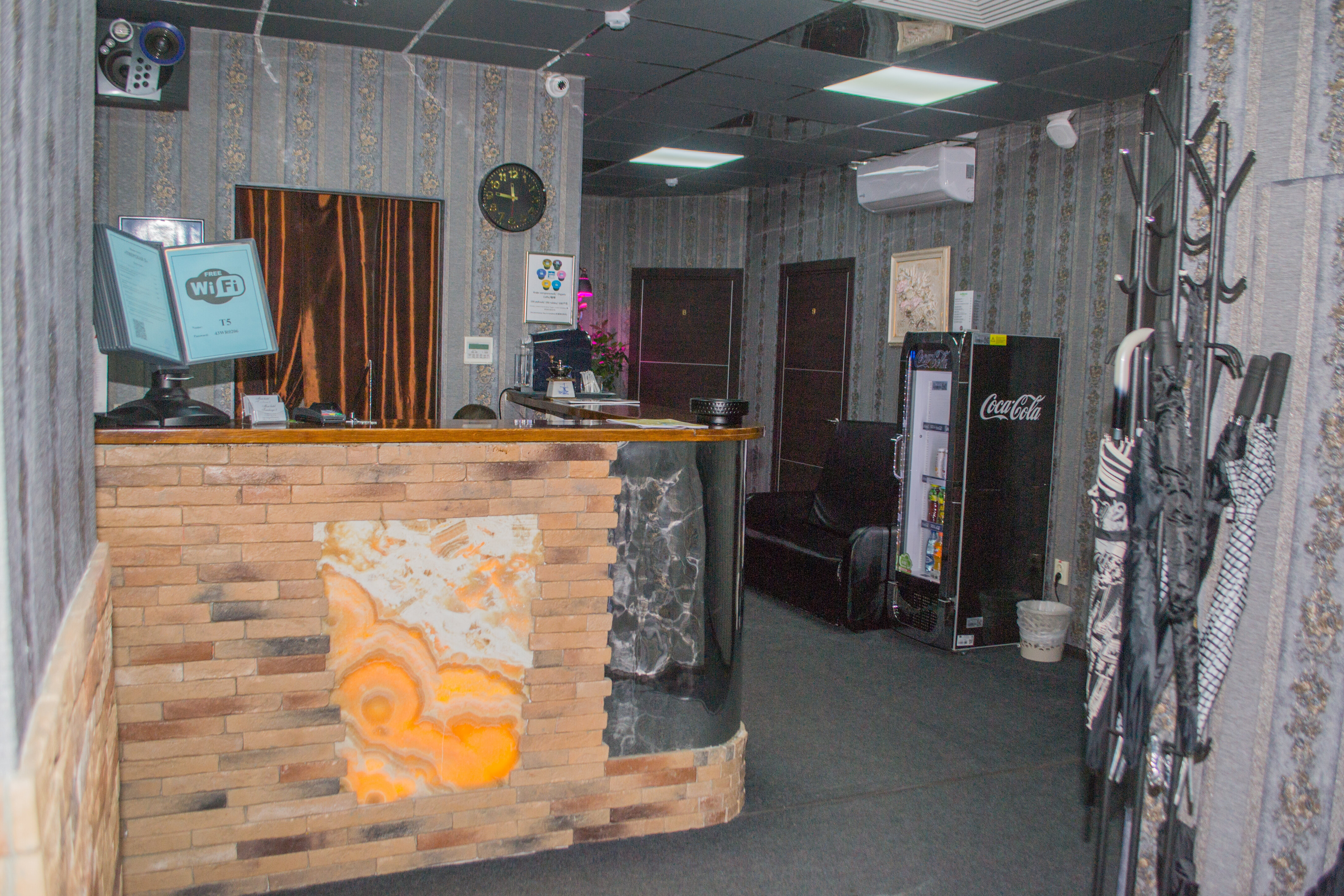 Фото Апельсин у Театра