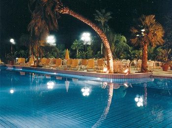 Фото Garden Hotel