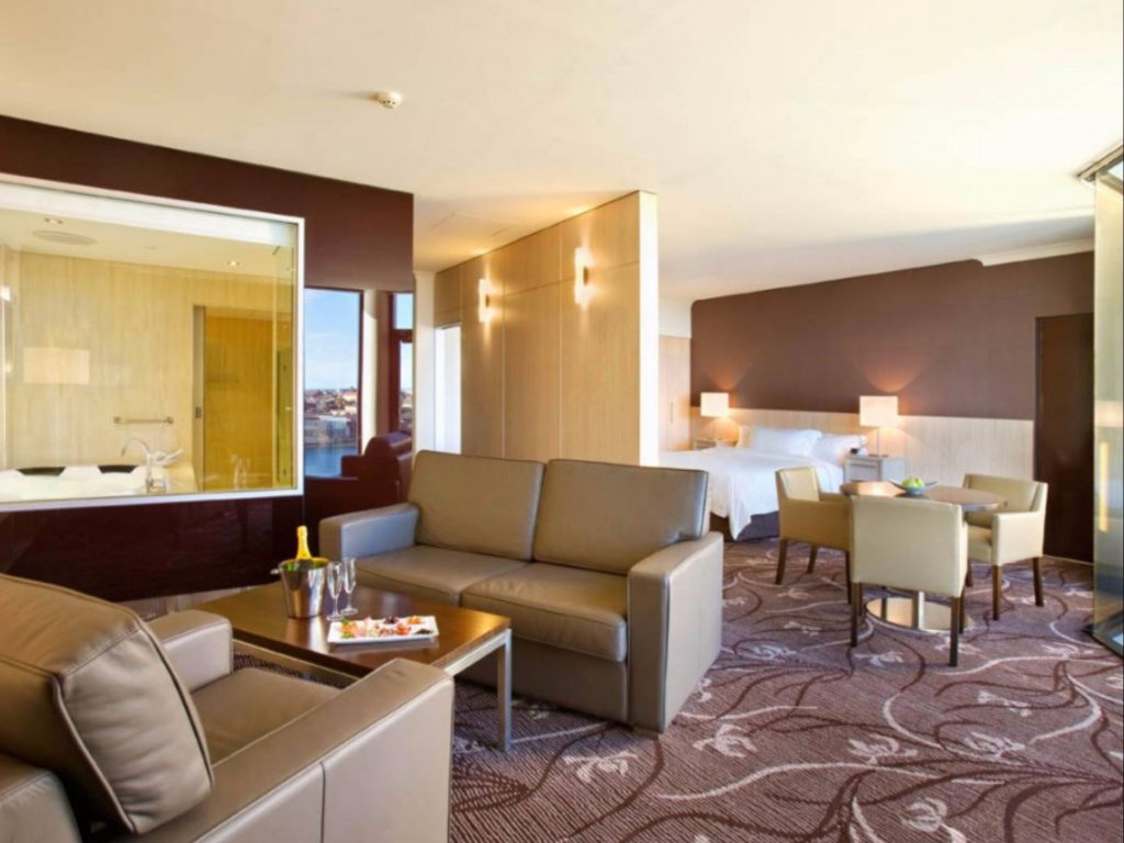 Фото The Lakes Resort Hotel