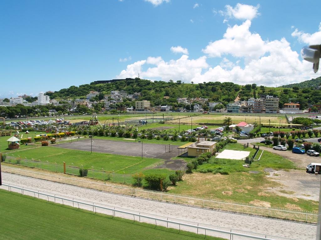 Фото Le Champ de Mars B&b