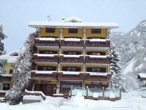 Гостиница Albergo Alpenrose Ski&Bike Mountain Hotel