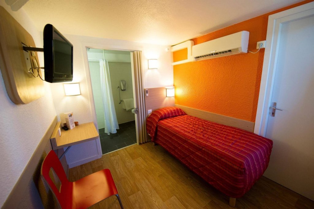 Фото Hôtel d’Olivet Orléans Sud