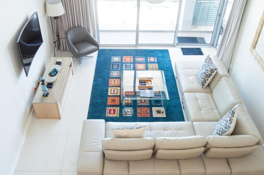 Фото The Crystal Apartments