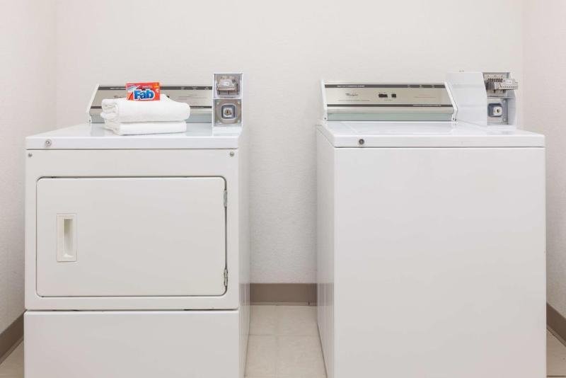 Фото Super 8 by Wyndham Hillsboro Tx