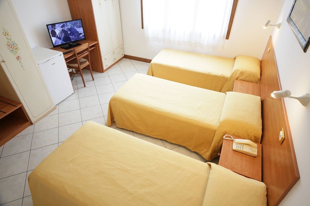 Фото Albergo Nuova Aurora