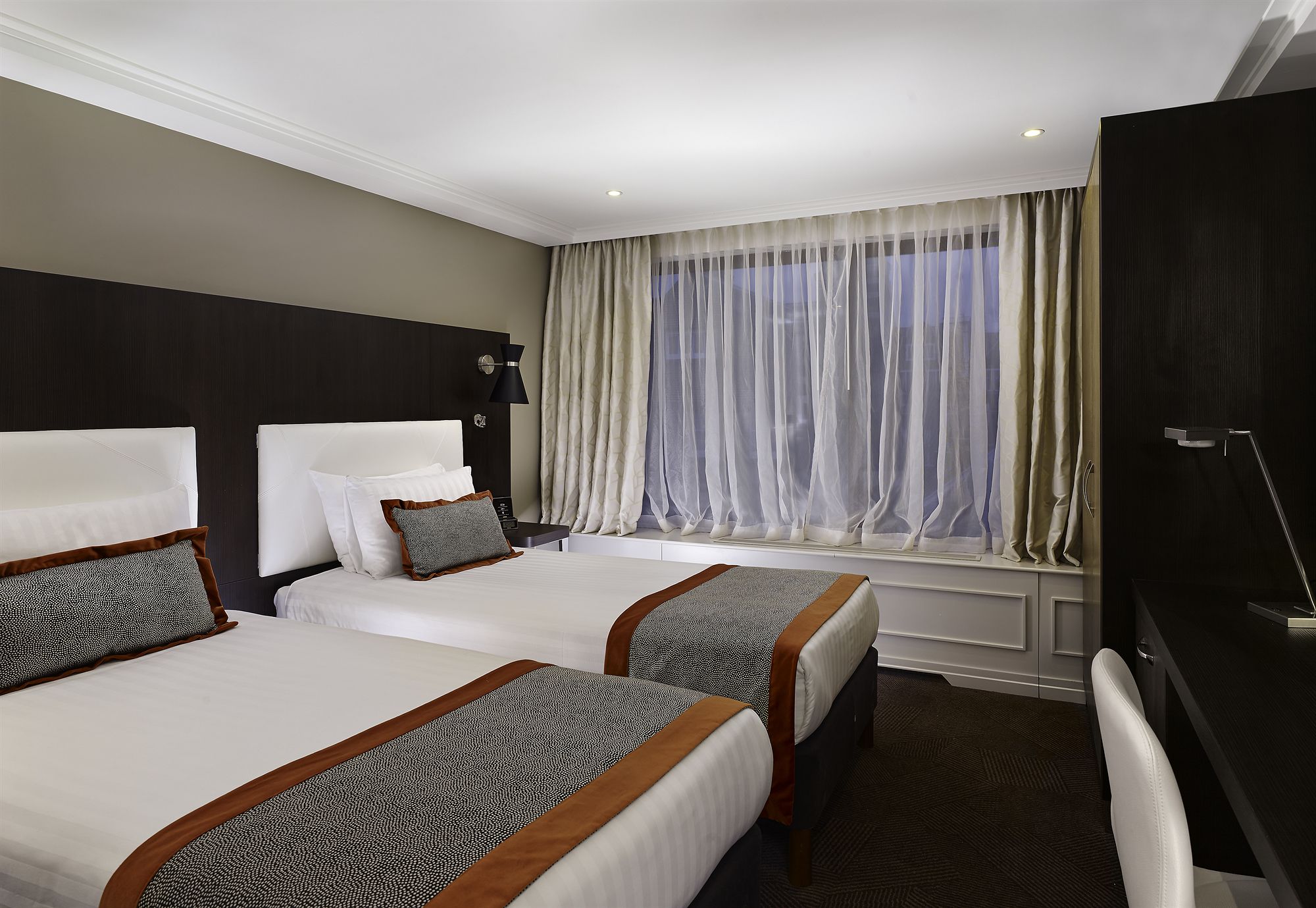 Фото DoubleTree by Hilton London - Hyde Park