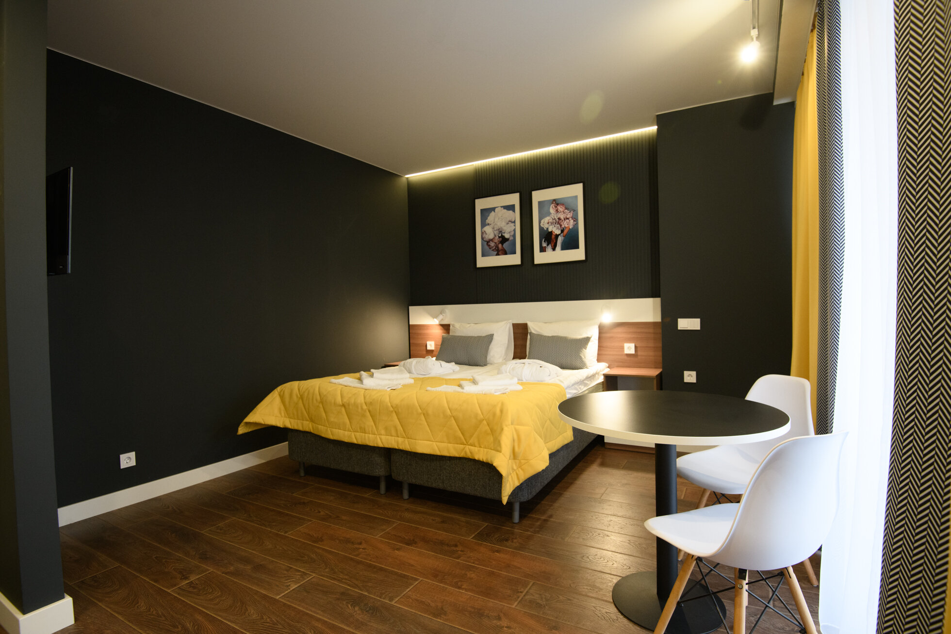 Фото Демократ на Краснопутиловской 111