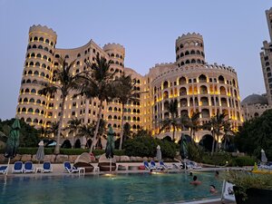 отель Al Hamra Residence & Village