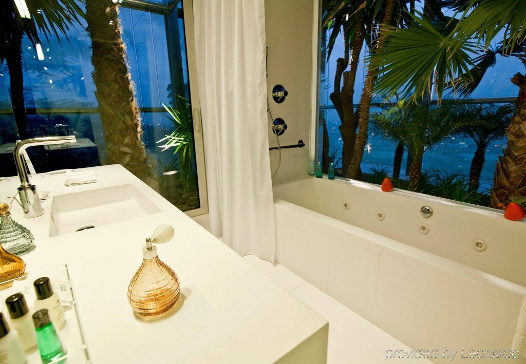Фото Renaissance Barcelona Fira Hotel