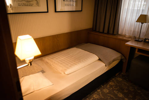 Фото Townhouse Hotel