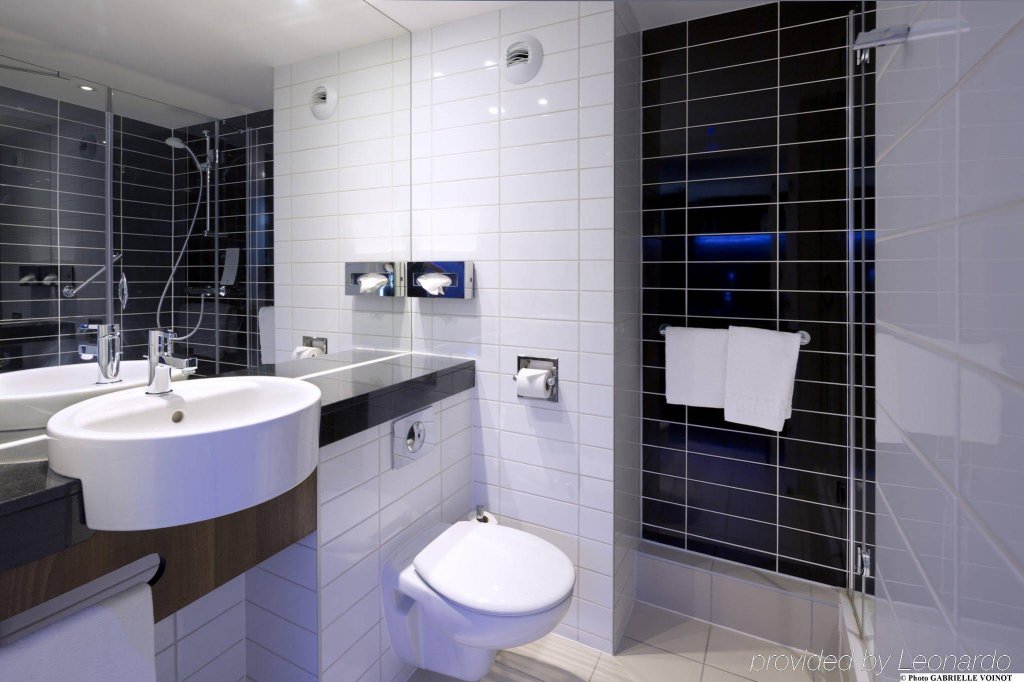 Фото Holiday Inn Express Montpellier - Odysseum