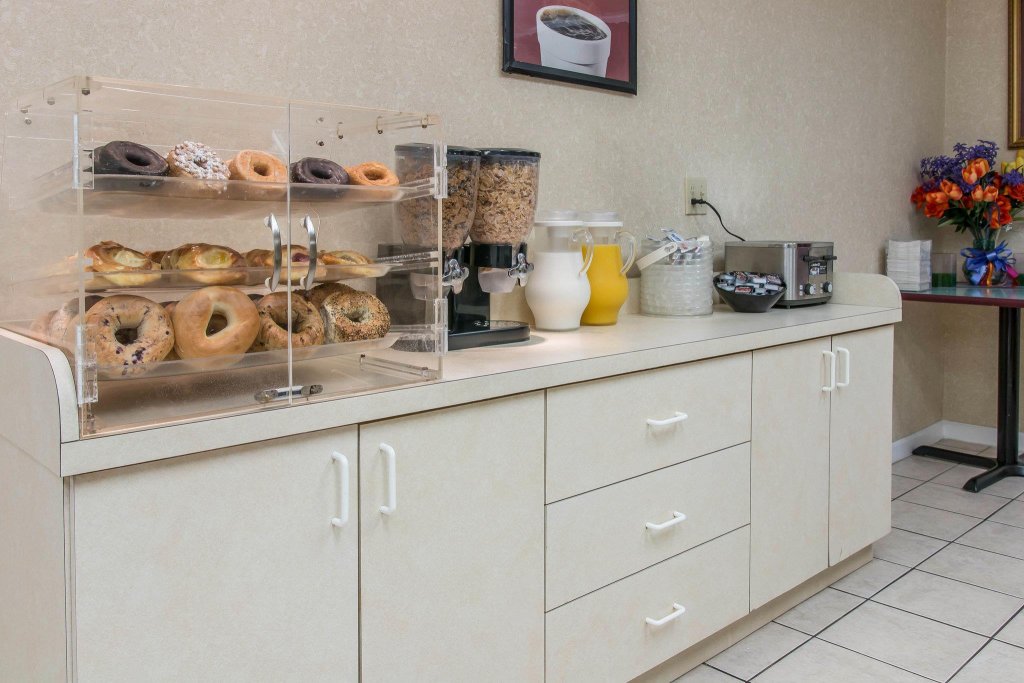 Фото Rodeway Inn