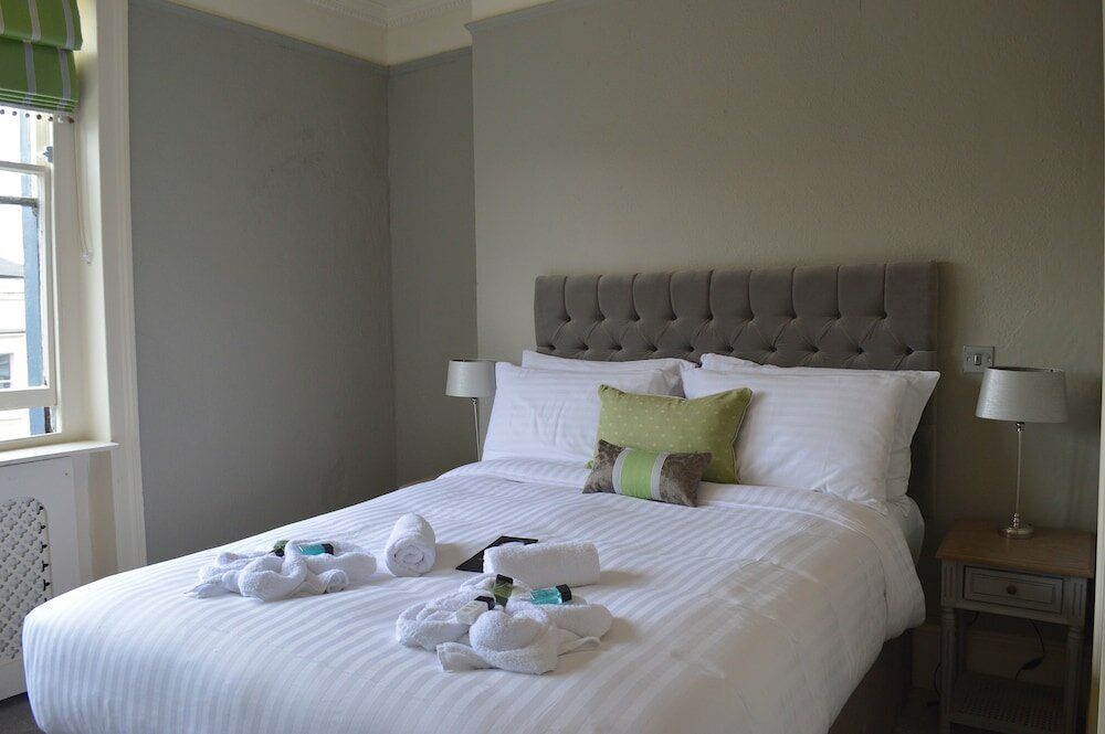 Фото The Crown Pub & Guesthouse