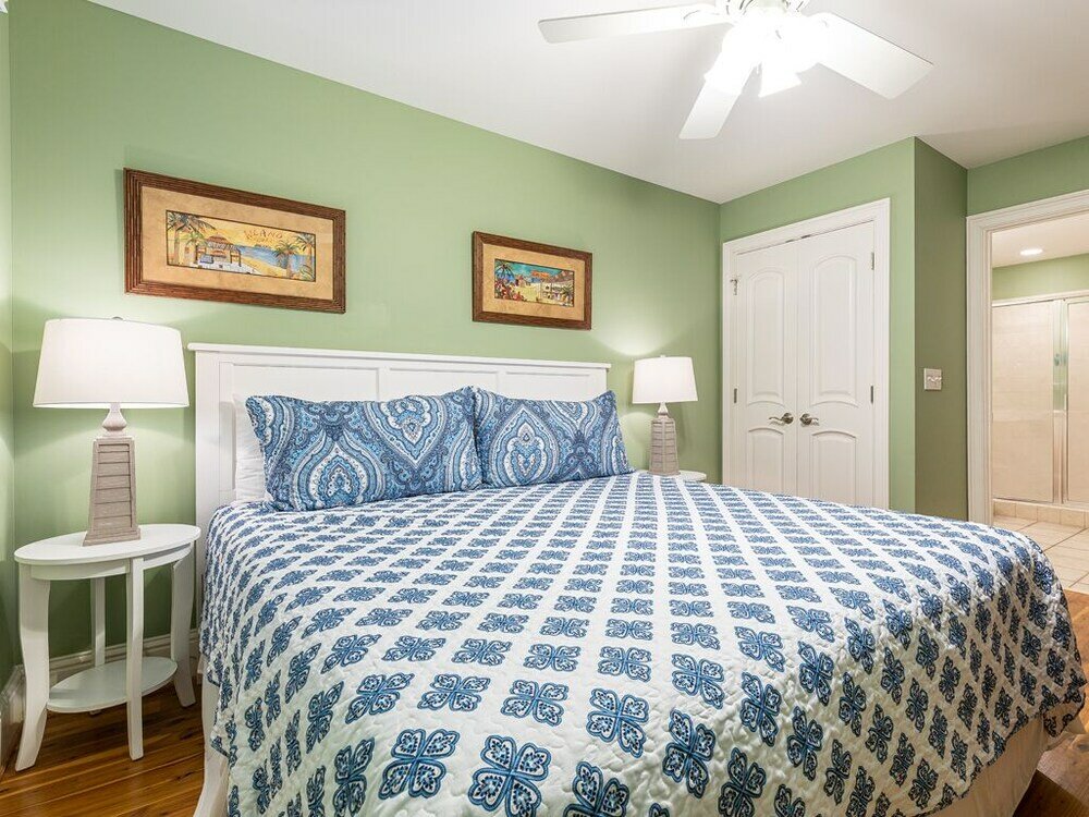 Фото 5 Oclock Somewhere