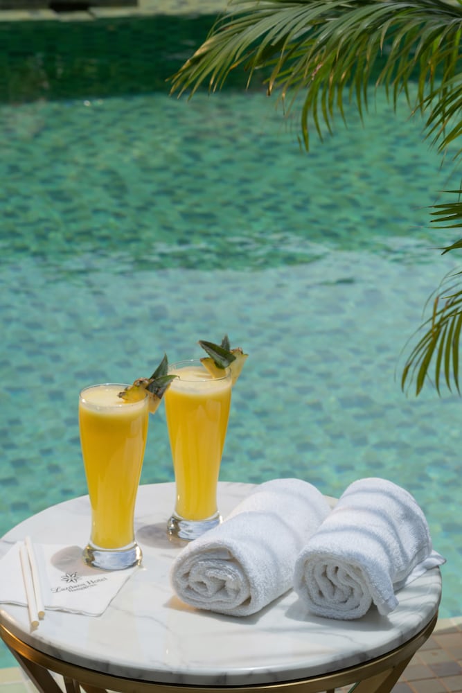 Фото Lazdana Hotel Bangalore