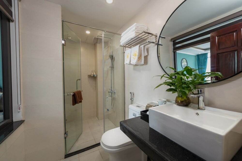 Фото Madelise Adora Hotel