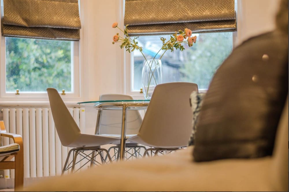 Фото Brondesbury Apartments