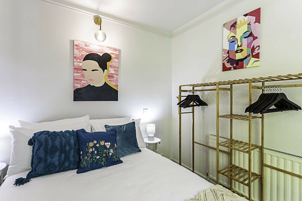 Фото Highgate Haven: A Beautiful Apartment