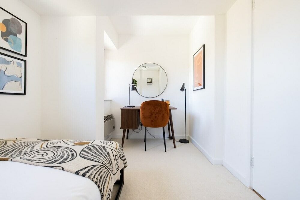 Фото The Shadwell Secret - Contemporary 4bdr House